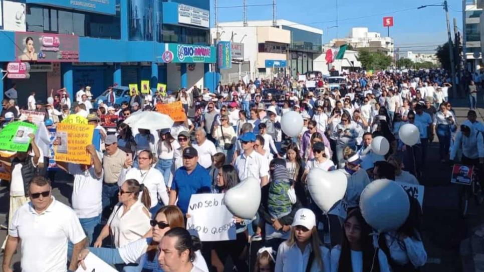 Marchan miles de personas en Culiacán para que regrese la paz a Sinaloa