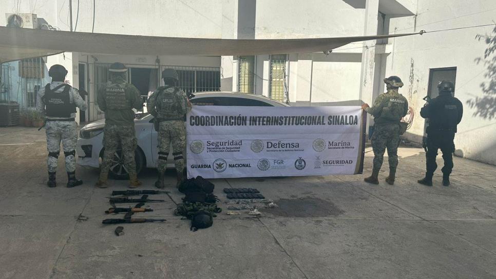 Decomisan un vehículo, cuatro armas largas y 18 cargadores en Mazatlán