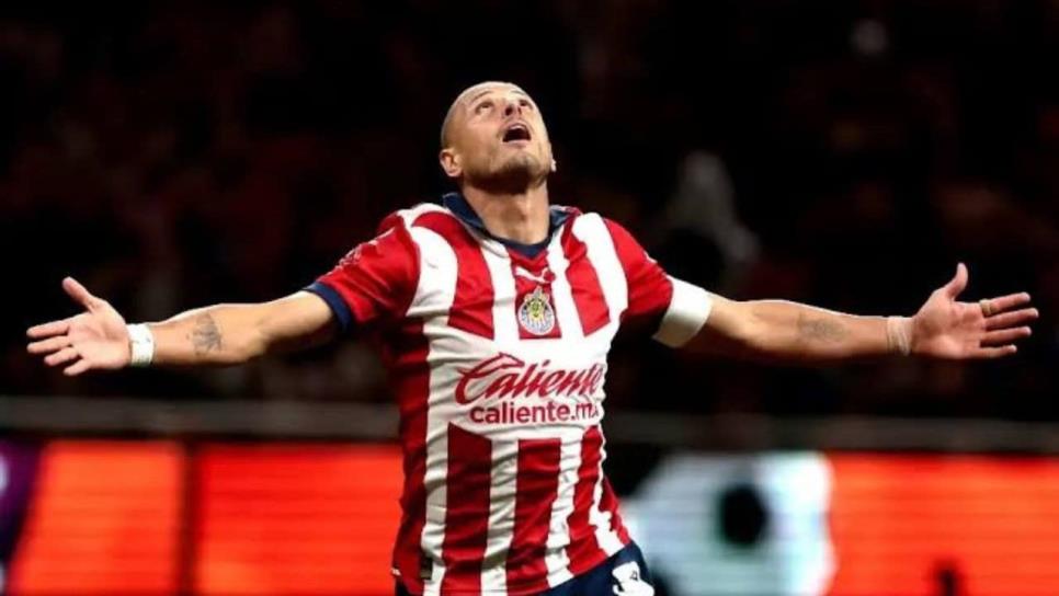 Chicharito Hernández anota su segundo gol con Chivas tras un año que regresó al equipo