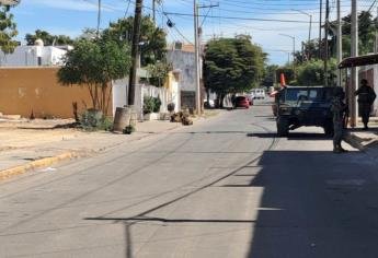 Tierra Blanca se mantiene sitiada por militares en Culiacán