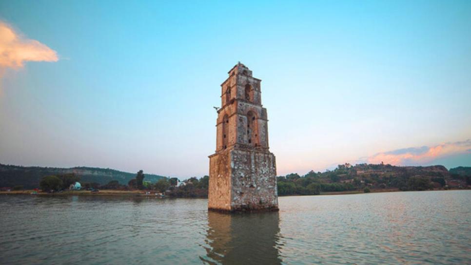 Este Pueblo Mágico hay una iglesia sumergida en un hermoso lago y un fascinante bosque