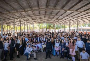 Juan de Dios Gámez se compromete a construir una cancha deportiva y mejorar la Secundaria Federal N° 4