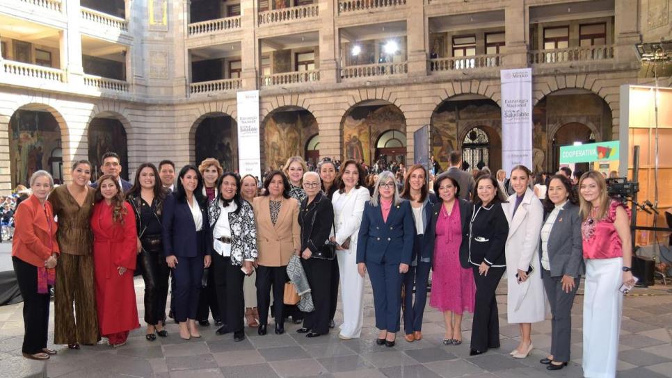 Eneyda Rocha acompaña a Sheinbaum a la presentación de la Estrategia Nacional de Vida Saludable