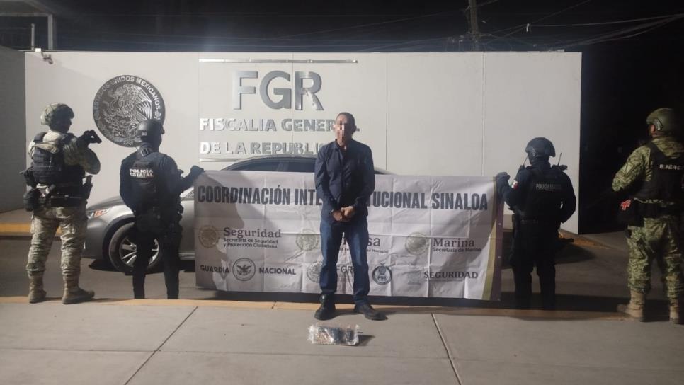 Detienen a sujeto armado en la Miguel Hidalgo de Culiacán; conducía en sentido contrario