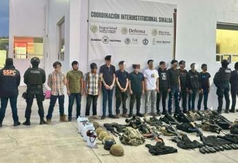 Detienen a 12 civiles armados en persecución que terminó en un motel en Culiacán