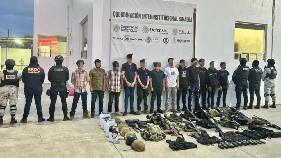 Detienen a 12 civiles armados en persecución que terminó en un motel en Culiacán