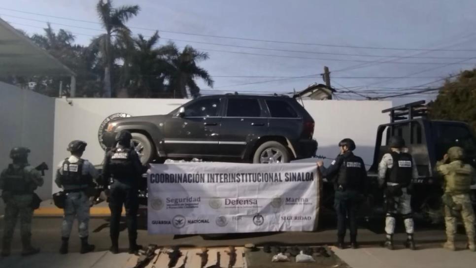 Aseguran un vehículo y armas de fuego tras enfrentamiento en la colonia Amistad en Culiacán