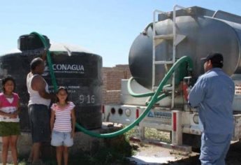 Vecinos del Pino Zuarez y Emiliano Zapata, en El Fuerte, denuncian falta de agua desde hace 15 días