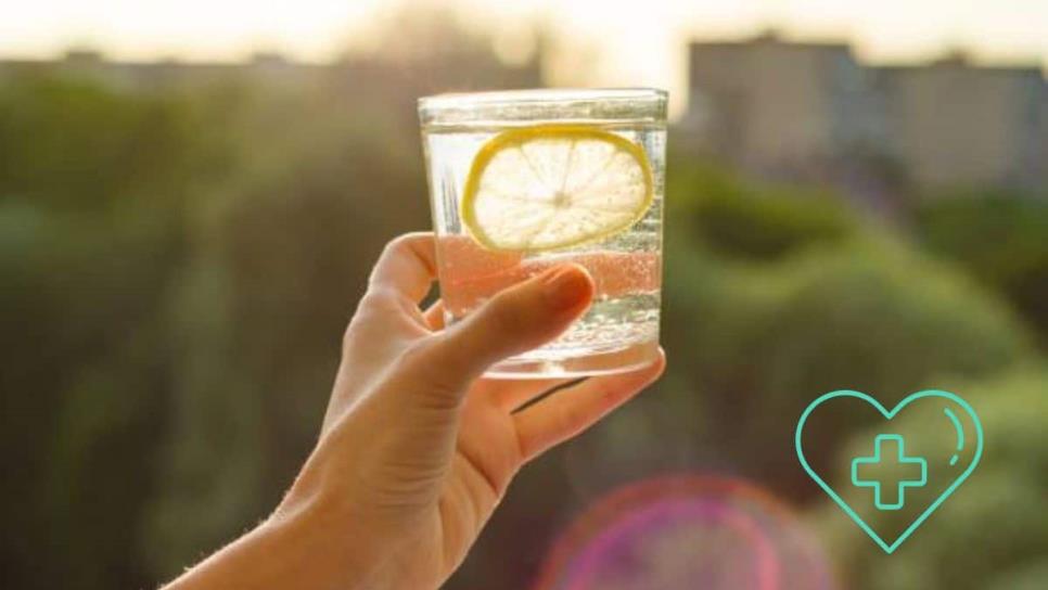 ¿Es bueno tomar agua con limón por las mañanas en ayunas? 