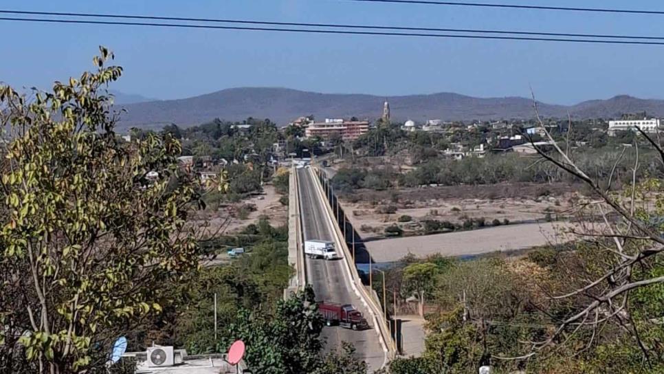 Reportan enfrentamiento en la México 15 en El Rosario; hay ponchallantas en el puente del Río Baluarte