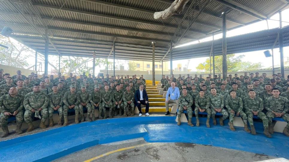 ¡Bien merecido! Marinos de la Armada de México se dan un paseo en Mazatlán y visitan el Acuario Mar de Cortés