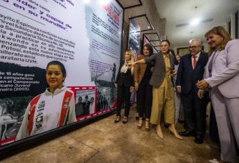 Rocha Moya devela placa de María del Rosario Espinoza en el Congreso del Estado