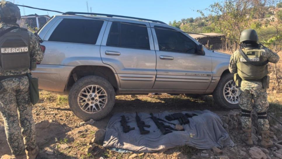 Aseguran camioneta blindada con armamento y motocicleta robada en la colonia La Cascada en Culiacán