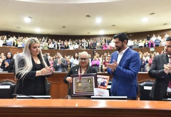 Congreso del Sinaloa galardona a la rastreadora y activista María Isabel Cruz