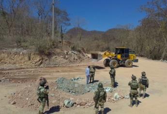 Elementos militares destruyen una pista clandestina en Mazatlán