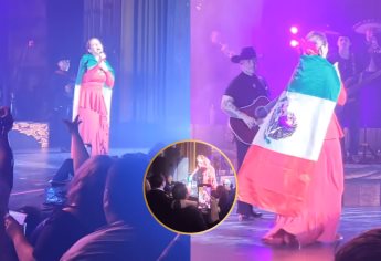 Yuridia defiende a fan y evita que staff le quite la bandera de México en Texas