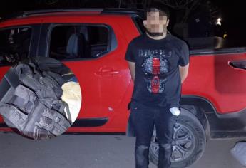 Detienen a un hombre en una camioneta robada, con droga y armas en La Guamuchilera, en Culiacán