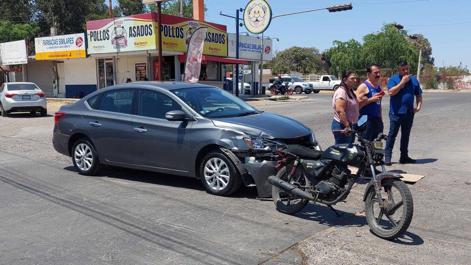 Choque de moto en Los Mochis deja heridos a un hombre y una niña Choque de moto en Los Mochis deja heridos a un hombre y una niña