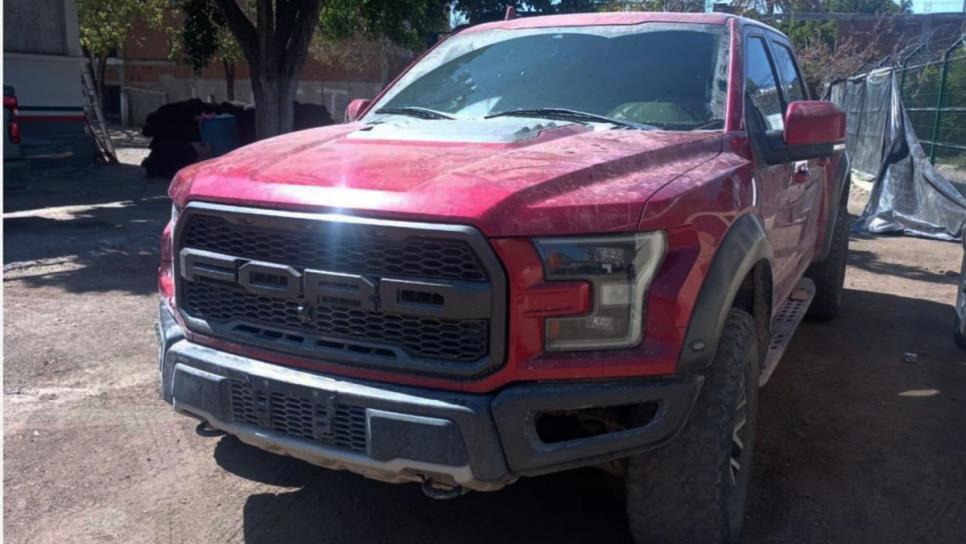 Militares aseguran en La Petaca, Concordia, una camioneta robada en el extranjero Militares aseguran en La Petaca, Concordia, una camioneta robada en el extranjero