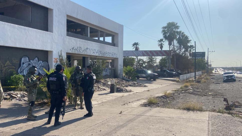 Encuentran asesinado a un hombre junto a la barda de la antigua pensión de grúas en Culiacán