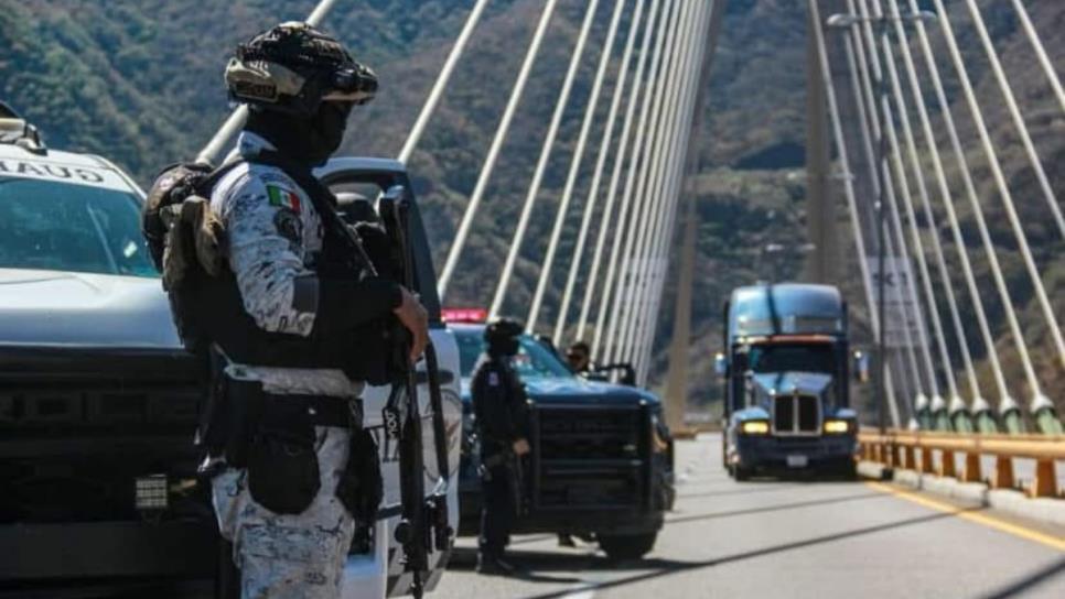 Vuelca autobús por la Mazatlán-Durango; hay 5 lesionados graves