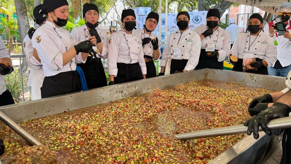 En Culiacán preparan 3 toneladas de ceviche para apoyar economía de meseros y cocineros