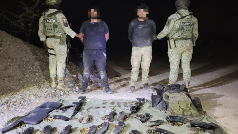 Militares decomisan explosivos, armas, camioneta y dos civiles en acciones al sur de Sinaloa