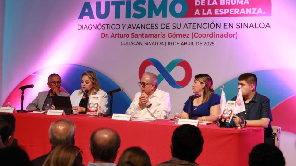Rocha Moya asiste a la presentación del libro “Autismo, de la bruma a la esperanza