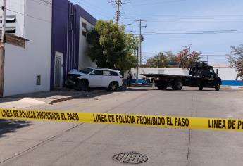 Policías estatales detienen a tres sujetos con armas durante enfrentamiento en la colonia Libertad, en Culiacán