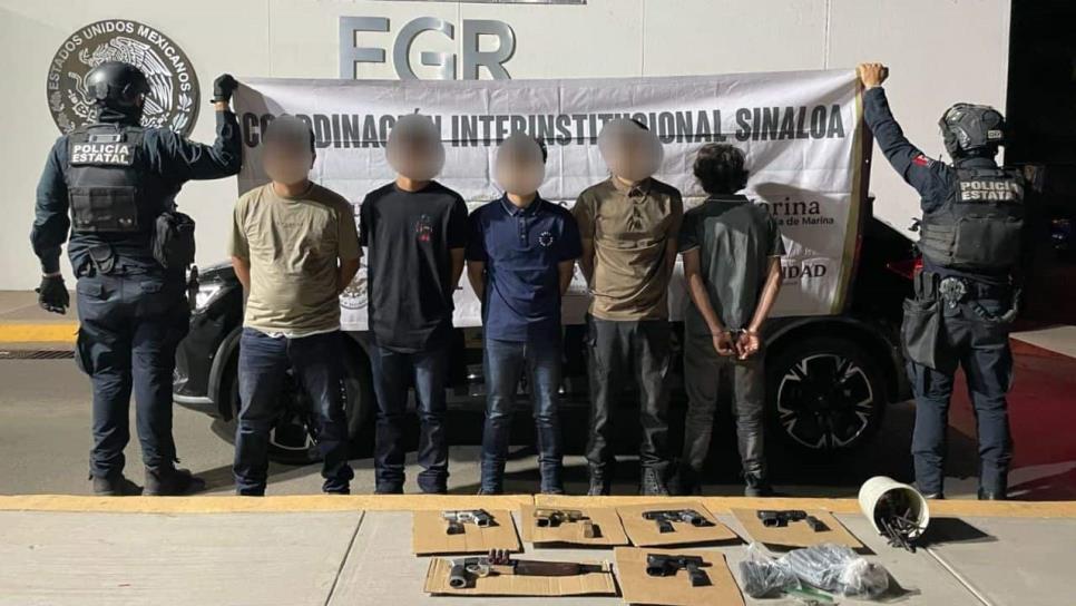 Detienen a cinco hombres con armas y ponchallantas en el fraccionamiento Los Huertos, en Culiacán