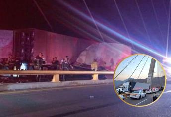 Tráiler se estrella en el puente Baluarte contra retén de la policía estatal; mueren tres elementos