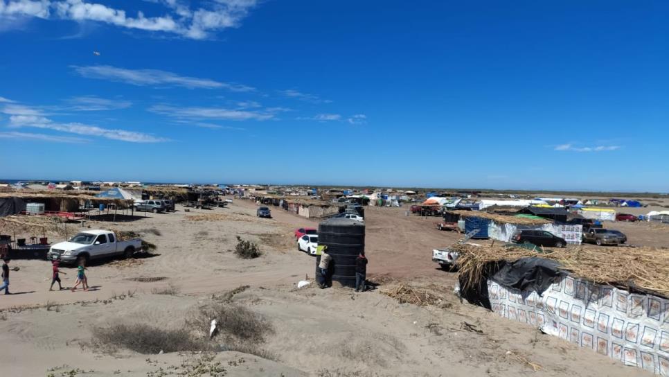 Instalan tinacos con agua en El Maviri y otras playas para atender a vacacionistas