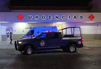 Mujer muere cuando recibía atención médica tras ser atacada a balazos en el fraccionamiento Villa Bonita en Culiacán
