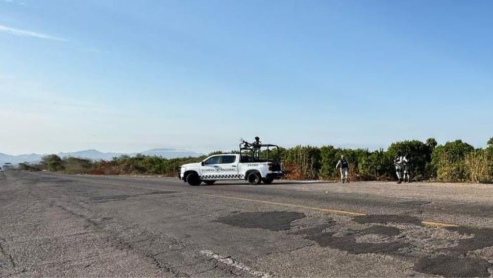 Hallan cuerpo acribillado y con mensaje en la carretera México 15, en Escuinapa