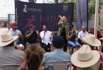 El Roble estrena cancha de voleibol en El Roble; alcaldesa Estrella Palacios la inaugura