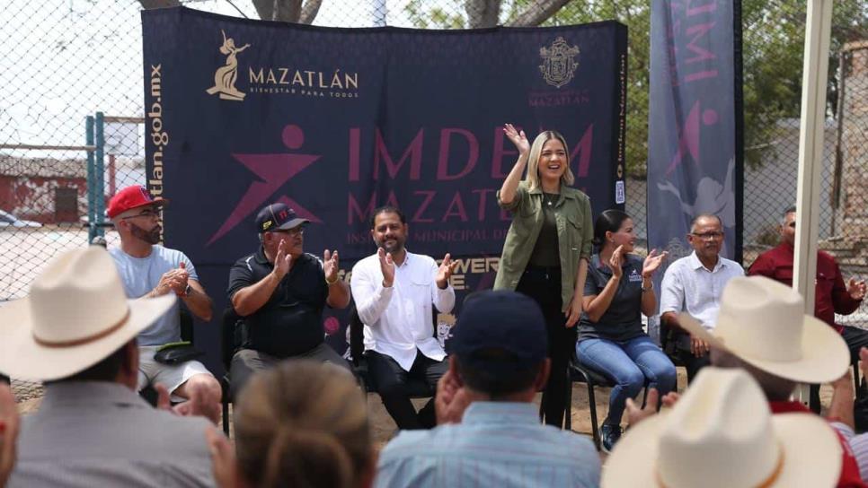 El Roble estrena cancha de voleibol en El Roble; alcaldesa Estrella Palacios la inaugura El Roble estrena cancha de voleibol en El Roble; alcaldesa Estrella Palacios la inaugura