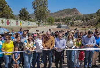 Rubén Rocha Moya entrega pavimentación en Surutato, Badiraguato