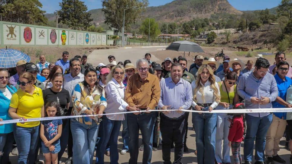Rubén Rocha Moya entrega pavimentación en Surutato, Badiraguato