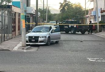 Asesinan a balazos a conductor de un sedán en la colonia Campobello de Culiacán