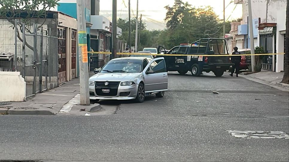 Asesinan a balazos a conductor de un sedán en la colonia Campobello de Culiacán