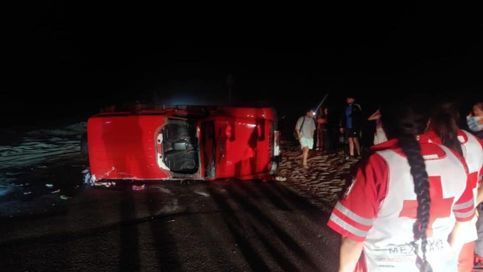 Tres lesionados tras choque y volcadura por la carretera Altata - Navolato