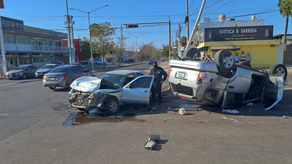 Dos mujeres y un menor resultan heridos en fuerte choque en la Guadalupe Victoria de Culiacán