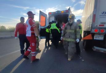 Familia se impacta contra tráiler en la México 15 en Juan José Ríos y terminan en el hospital