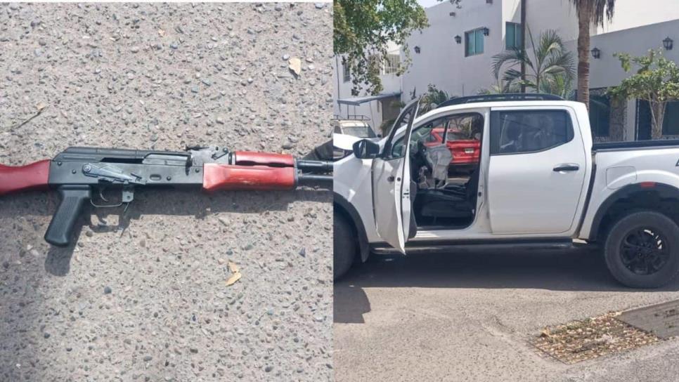 Aseguran un rifle cuerno de chivo en la camioneta asegurada en Riberas de Tamazula en Culiacán