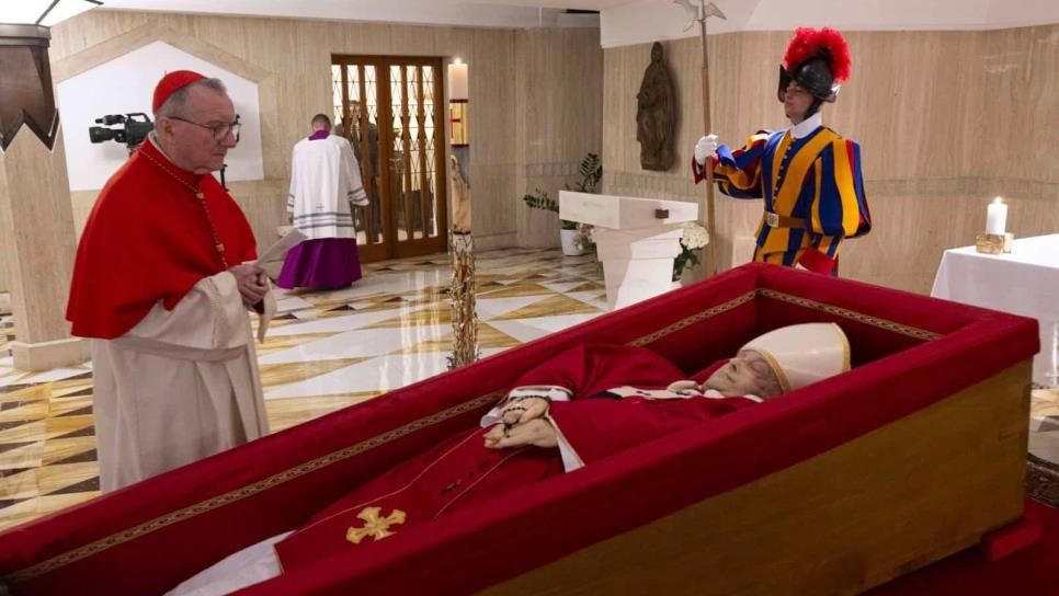 El féretro del Papa Francisco fue expuesto antes de su traslado a la Basílica de San Pedro