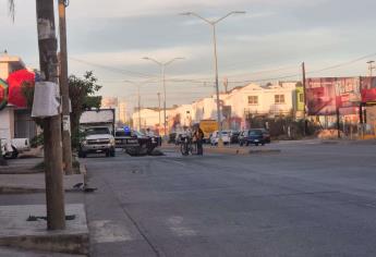 Mujer se lesiona tras derrapar por la avenida Santa Rosa en Mazatlán