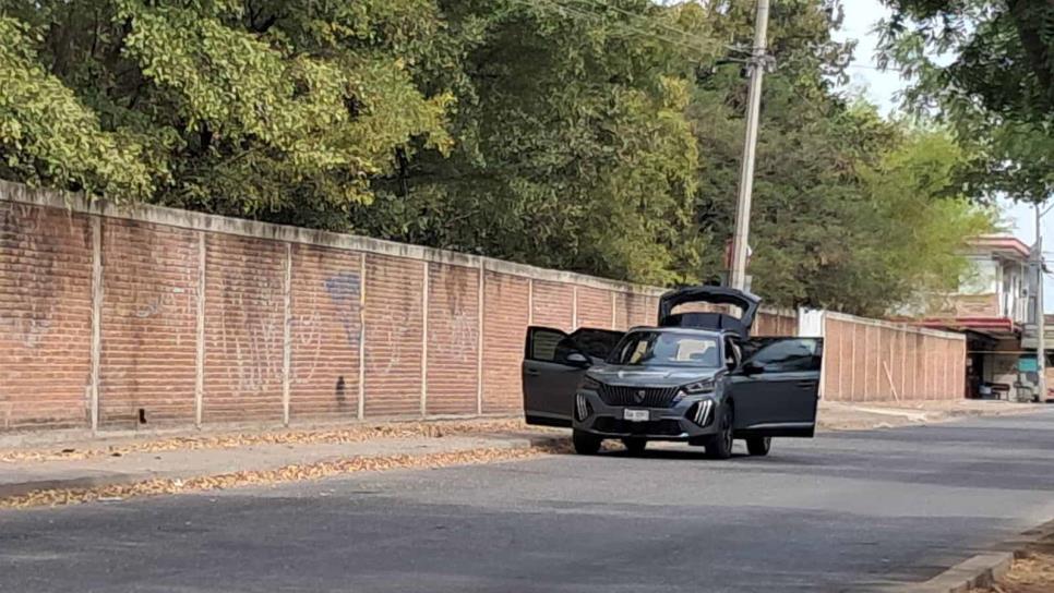 Militares aseguran camioneta con artefactos explosivos en la Emiliano Zapata de Culiacán Militares aseguran camioneta con artefactos explosivos en la Emiliano Zapata de Culiacán