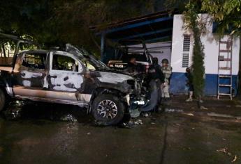 Incendian patrulla frente a caseta de la policía en La Campiña, Culiacán