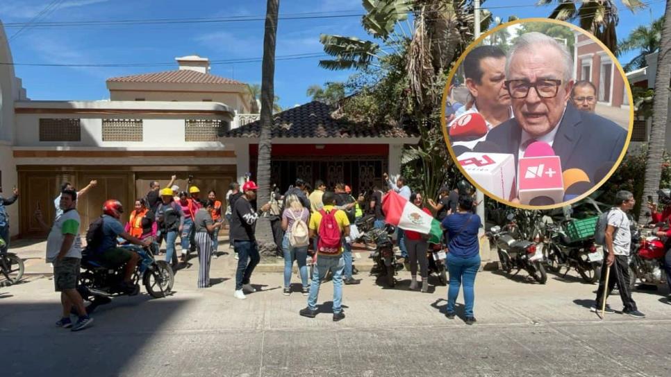 Es intolerante, que bueno que la ciudadanía respondió: Rocha por sujeto que corrió a trabajador de una banqueta en Mazatlán Es intolerante, que bueno que la ciudadanía respondió: Rocha por sujeto que corrió a trabajador de una banqueta en Mazatlán
