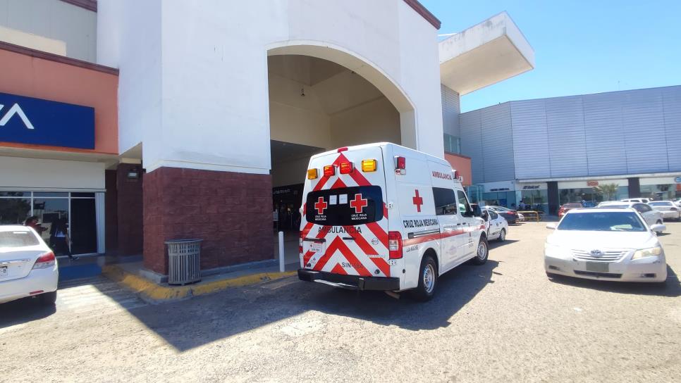 Hombre de 51 años murió repentinamente en plaza de Los Mochis; presumen causa natural Hombre de 51 años murió repentinamente en plaza de Los Mochis; presumen causa natural